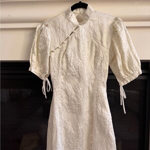 Chic White Embroidered Long Sleeve Dress